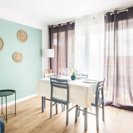 Vagues & Bord De Lägenhet