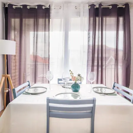 Vagues & Bord De Lägenhet *